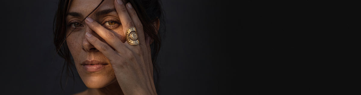 Femme portant des bijoux WAY 3
